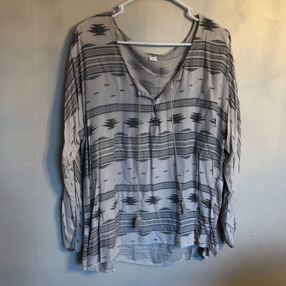 5/$25 🚨LAST CHANCE🚨 Women’s shirt - Picture 1 of 4